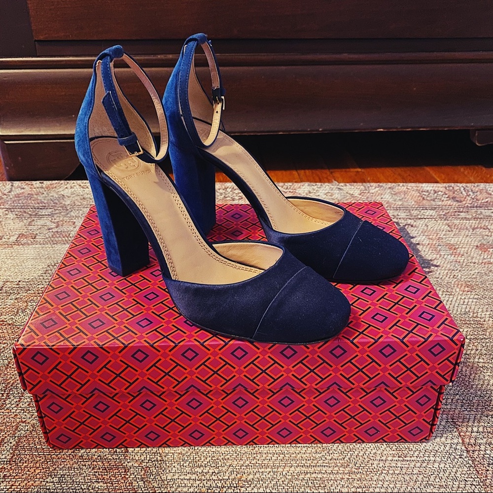 Tory Burch ‘Rousseau’ Pumps - Picture 6 of 11